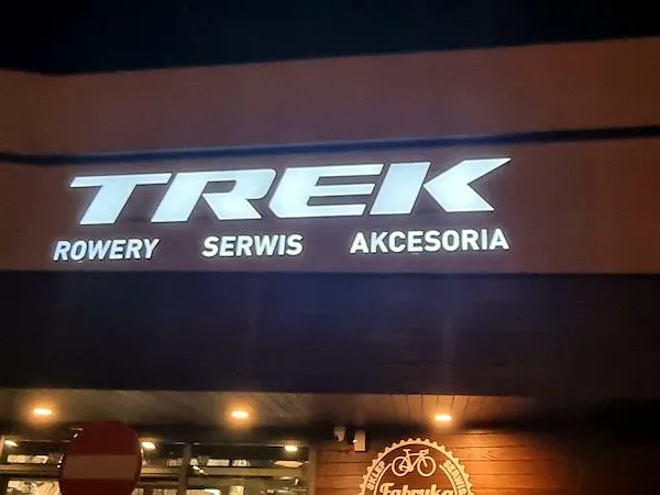 Kaseton salonu rowerowego – realizacja Komplexdruk
